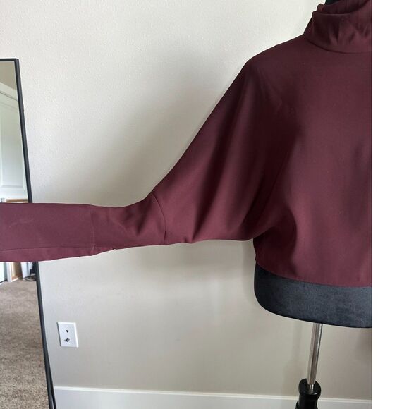 McQ Alexander McQueen Women's Crepe Oxblood Turtleneck Cropped Top Size 6 - Picture 8 of 14